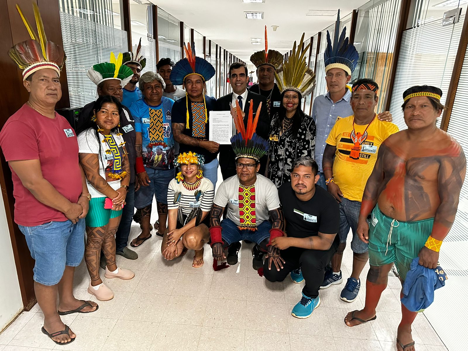 Ricardo Ayres recebe líderes indígenas do Tocantins e reafirma compromisso com as comunidades